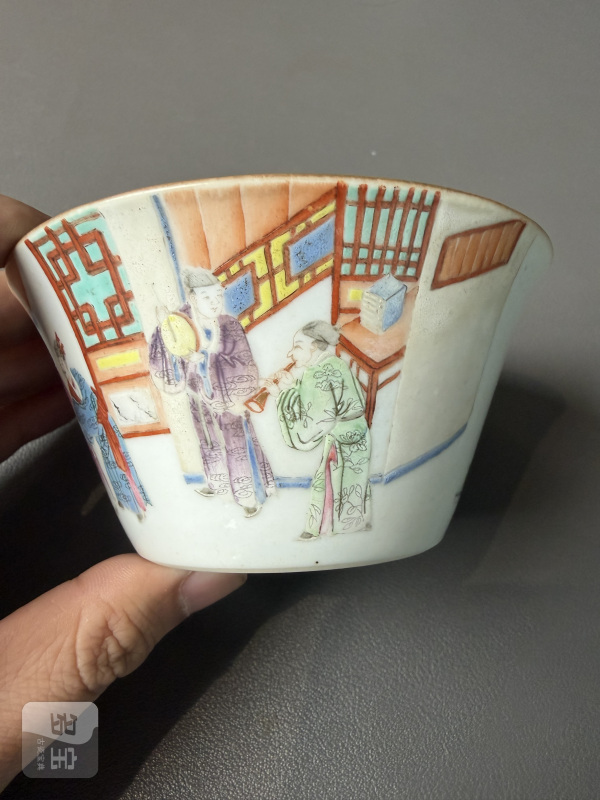 清嘉庆 粉彩西厢记人物图马蹄套杯一组五件 - 图28